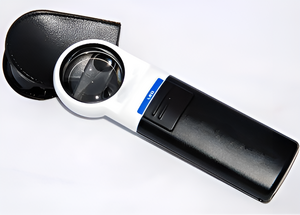 Лупа карманная с подсветкой (5х) - fgospostavki.ru - Зеленогорск