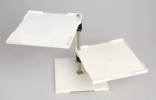 Столик подъемно-поворотный с 2-мя плоскостями - fgospostavki.ru - Зеленогорск